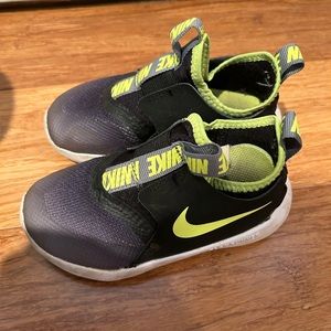 Toddler Nike flex runners